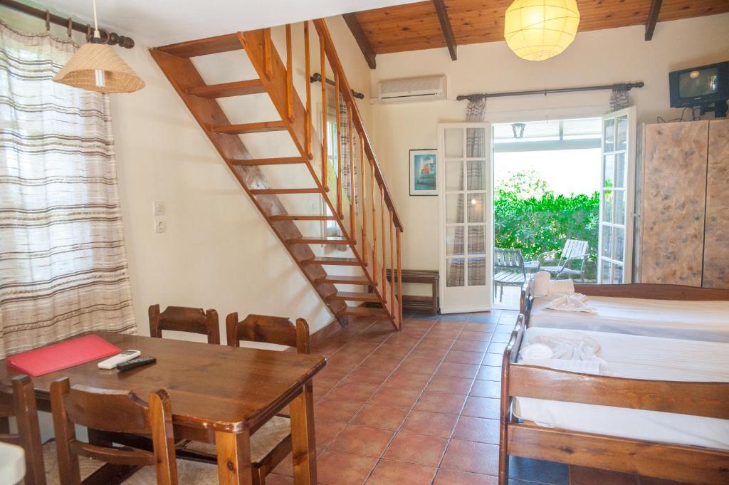 One Bedroom Apartment Split Level with Mountain View